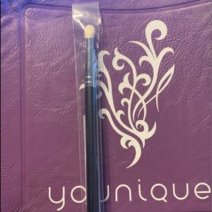 Younique crease brush